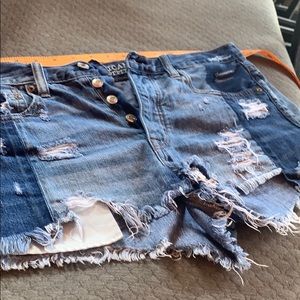 Women’s American eagle cut off’s